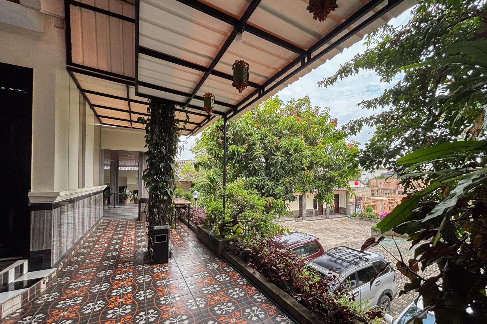 Urbanview Alfiya Hotel Lampung Bandar Lampung Exterior foto